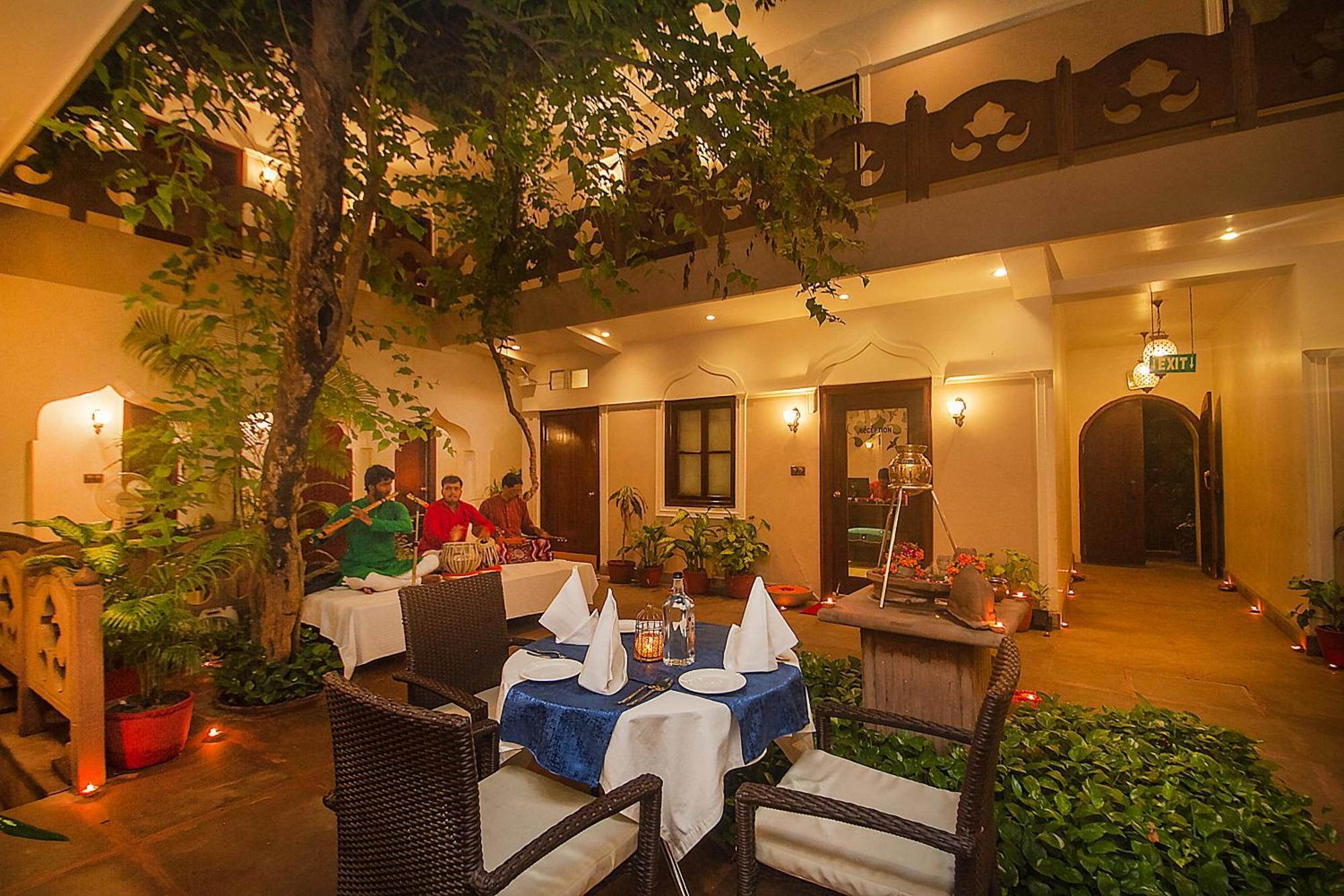 Amritara Suryauday Haveli Hotel Varanasi Exterior foto